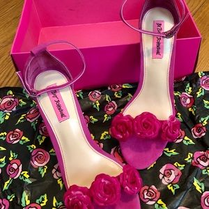 Betsy Johnson  3.5 “ strappy heels, fuchsia, Sz 8